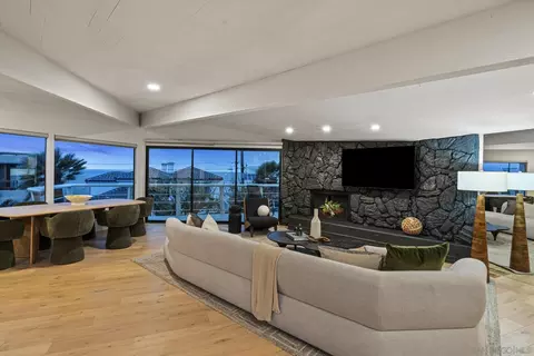 Living - 5567 Calumet Ave, La Jolla, CA 92037 photo 5 of 6