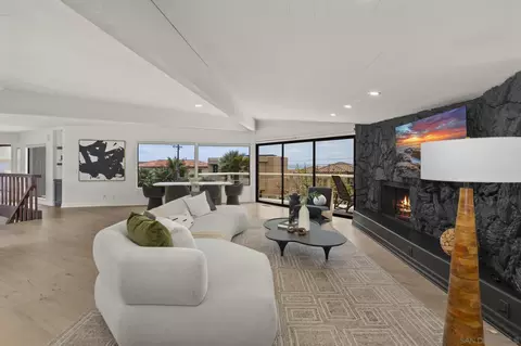 Living - 5567 Calumet Ave, La Jolla, CA 92037 photo 3 of 6