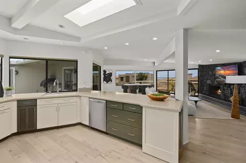 Kitchen - 5567 Calumet Ave, La Jolla, CA 92037 photo 2 of 4