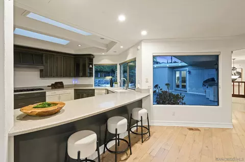 Kitchen - 5567 Calumet Ave, La Jolla, CA 92037 photo 4 of 4