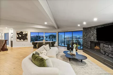 Living - 5567 Calumet Ave, La Jolla, CA 92037 photo 4 of 6