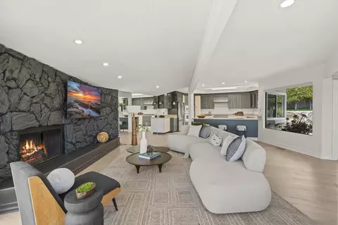 Living - 5567 Calumet Ave, La Jolla, CA 92037 photo 2 of 6