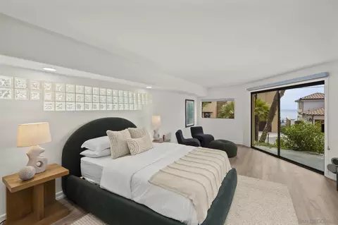 Bedroom - 5567 Calumet Ave, La Jolla, CA 92037 photo 4 of 8