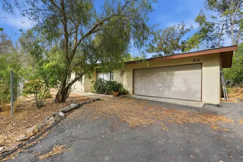 916 Country Clb, Escondido, CA 92029