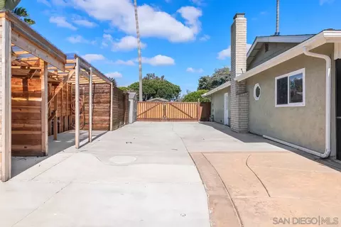 Exterior - 2245 Nob Hill Dr, Carlsbad, CA 92008 photo 5 of 11