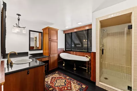 Bath - 7949 Pasadena Ave, La Mesa, CA 91941 photo 3 of 4