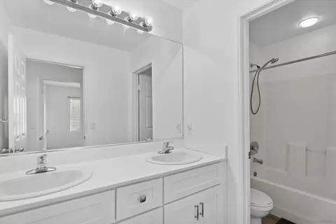 Bath - 1354 Normandy Dr, Chula Vista, CA 91913 photo 2 of 3