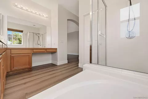 Bath - 1499 Enchante Way, Oceanside, CA 92056 photo 4 of 6