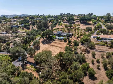 View/Area - 521 Rancho Camino, Fallbrook, CA 92028 photo 6 of 7