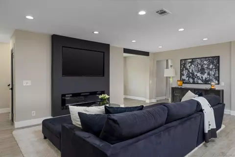 Living - 521 Rancho Camino, Fallbrook, CA 92028 photo 1 of 3