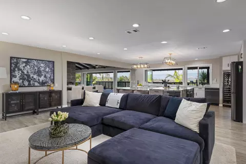 Living - 521 Rancho Camino, Fallbrook, CA 92028 photo 2 of 3