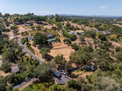 View/Area - 521 Rancho Camino, Fallbrook, CA 92028 photo 5 of 7