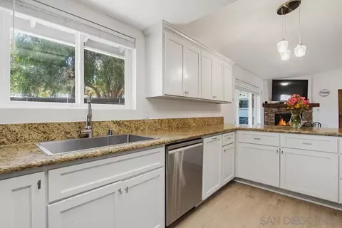 Kitchen - 743 Davis, Ramona, CA 92065 photo 4 of 5