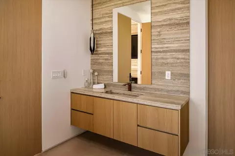Bath - 29623 Cuthbert Rd, Malibu, CA 90265 photo 4 of 5