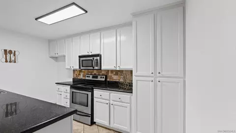 Kitchen - 9860 Dale Ave #C4, Spring Valley, CA 91977 photo 4 of 7