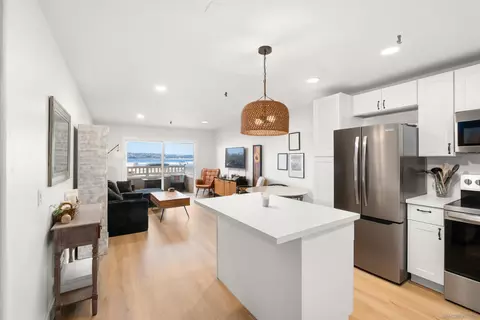 4015 Crown Pt #104, San Diego, CA 92109