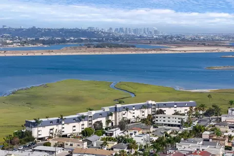 4015 Crown Pt #104, San Diego, CA 92109