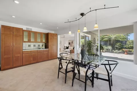 Dining - 2007 Park Dl, Encinitas, CA 92024 photo 1 of 1