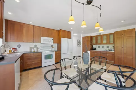 Kitchen - 2007 Park Dl, Encinitas, CA 92024 photo 2 of 4