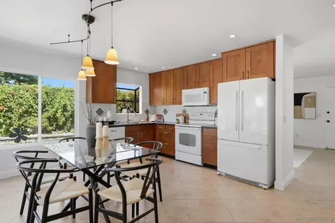 Kitchen - 2007 Park Dl, Encinitas, CA 92024 photo 1 of 4