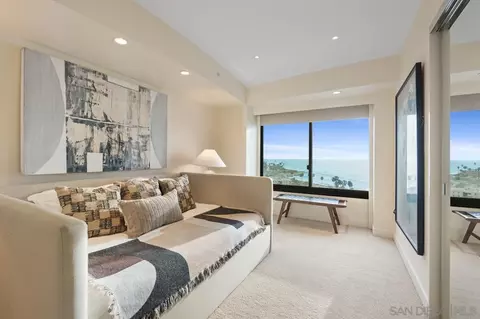 Bedroom - 939 Coast Blvd #15E, La Jolla, CA 92037 photo 7 of 8