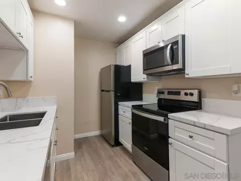 Kitchen - 2094 E Grand Ave #7, Escondido, CA 92027 photo 1 of 2
