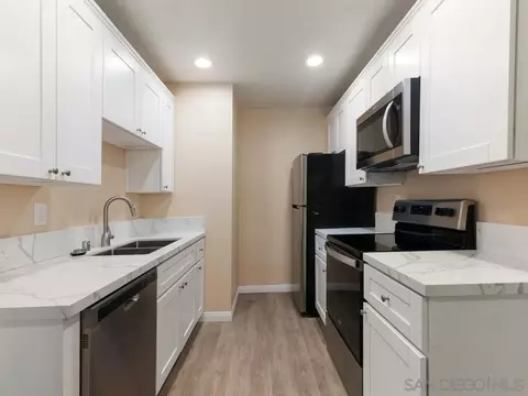 Kitchen - 2094 E Grand Ave #7, Escondido, CA 92027 photo 2 of 2