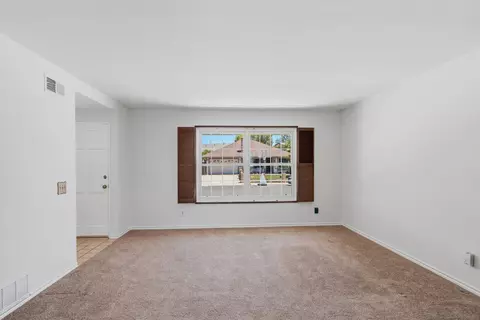 Living - 13718 Ahwahnee, Poway, CA 92064 photo 2 of 6