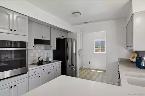 Kitchen - 13718 Ahwahnee, Poway, CA 92064 photo 3 of 5