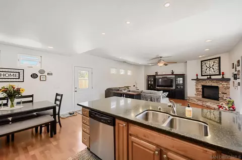 Kitchen - 9322 Lake Country Dr, Santee, CA 92071 photo 4 of 5