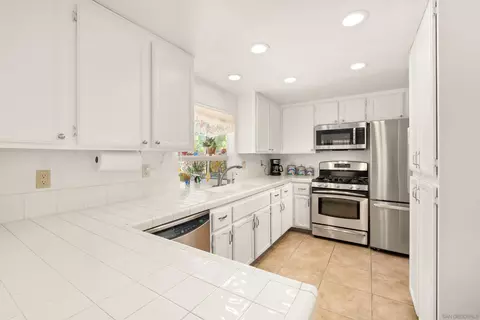 Kitchen - 2062 Susan Ct, Escondido, CA 92026 photo 1 of 3
