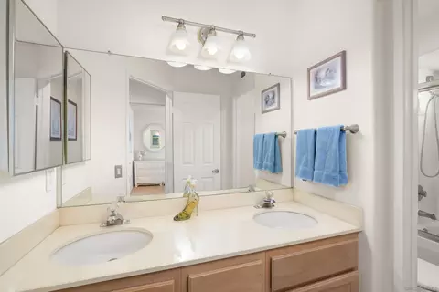 Bath - 2062 Susan Ct, Escondido, CA 92026 photo 4 of 5
