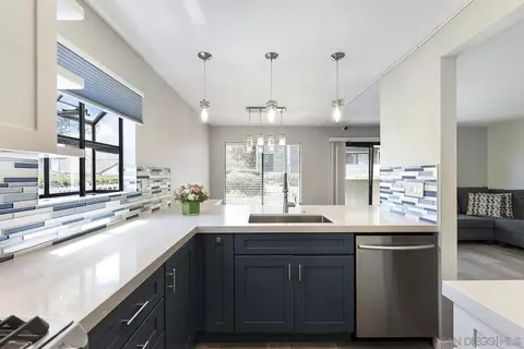 1059 Shadowridge Dr #7, Vista, CA 92081