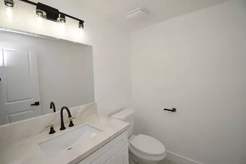 Bath - 614 Sneath Way, Alpine, CA 91901 photo 1 of 6