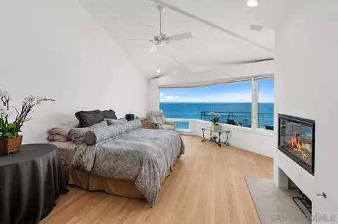 Bedroom - 538 Fourth St, Encinitas, CA 92024 photo 2 of 4