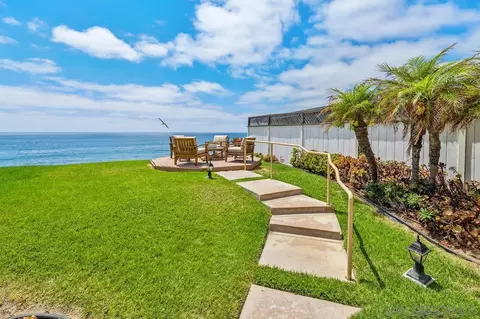Exterior - 538 Fourth St, Encinitas, CA 92024 photo 1 of 5