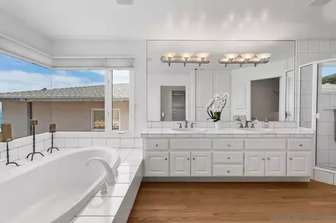 Bath - 538 Fourth St, Encinitas, CA 92024 photo 2 of 5