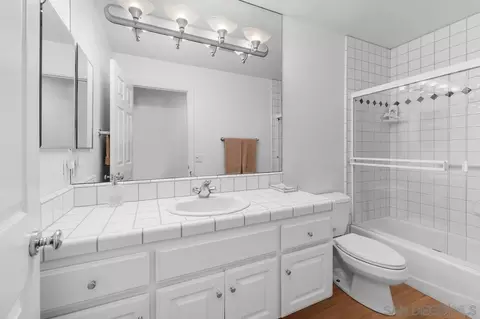 Bath - 538 Fourth St, Encinitas, CA 92024 photo 4 of 5