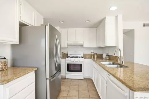 Kitchen - 5375 Rio Plata Dr, Oceanside, CA 92057 photo 3 of 3