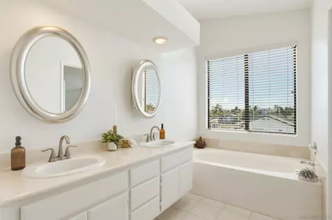 Bath - 5375 Rio Plata Dr, Oceanside, CA 92057 photo 2 of 5