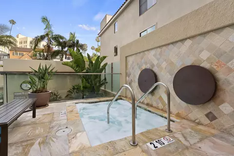 Exterior - 939 Coast Blvd #20E, La Jolla, CA 92037 photo 2 of 5