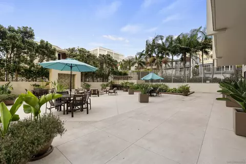 Exterior - 939 Coast Blvd #20E, La Jolla, CA 92037 photo 4 of 5
