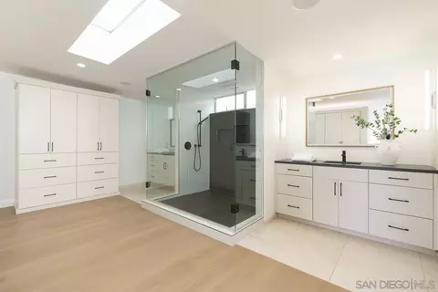 Bath - 419 Ravina St, La Jolla, CA 92037 photo 2 of 5