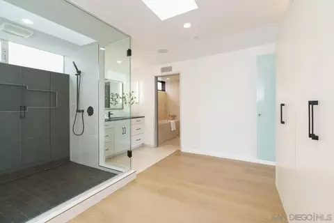 Bath - 419 Ravina St, La Jolla, CA 92037 photo 3 of 5