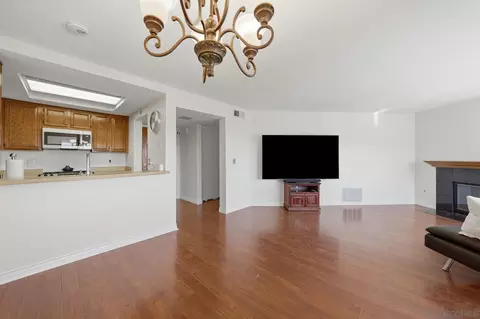 Living - 3003 Blue Oak Ct, Spring Valley, CA 91978 photo 2 of 4