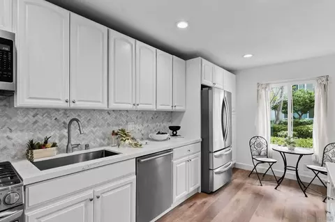 Kitchen - 13754 Mango Dr #103, Del Mar, CA 92014 photo 5 of 5