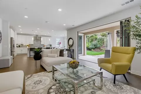 Living - 35835 Bay Sable Ln, Fallbrook, CA 92028 photo 2 of 4