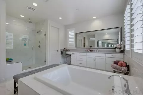 Bath - 35835 Bay Sable Ln, Fallbrook, CA 92028 photo 4 of 7