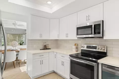 Kitchen - 3118 Via De Caballo, Encinitas, CA 92024 photo 2 of 4