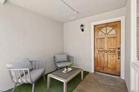 Exterior - 3118 Via De Caballo, Encinitas, CA 92024 photo 5 of 9